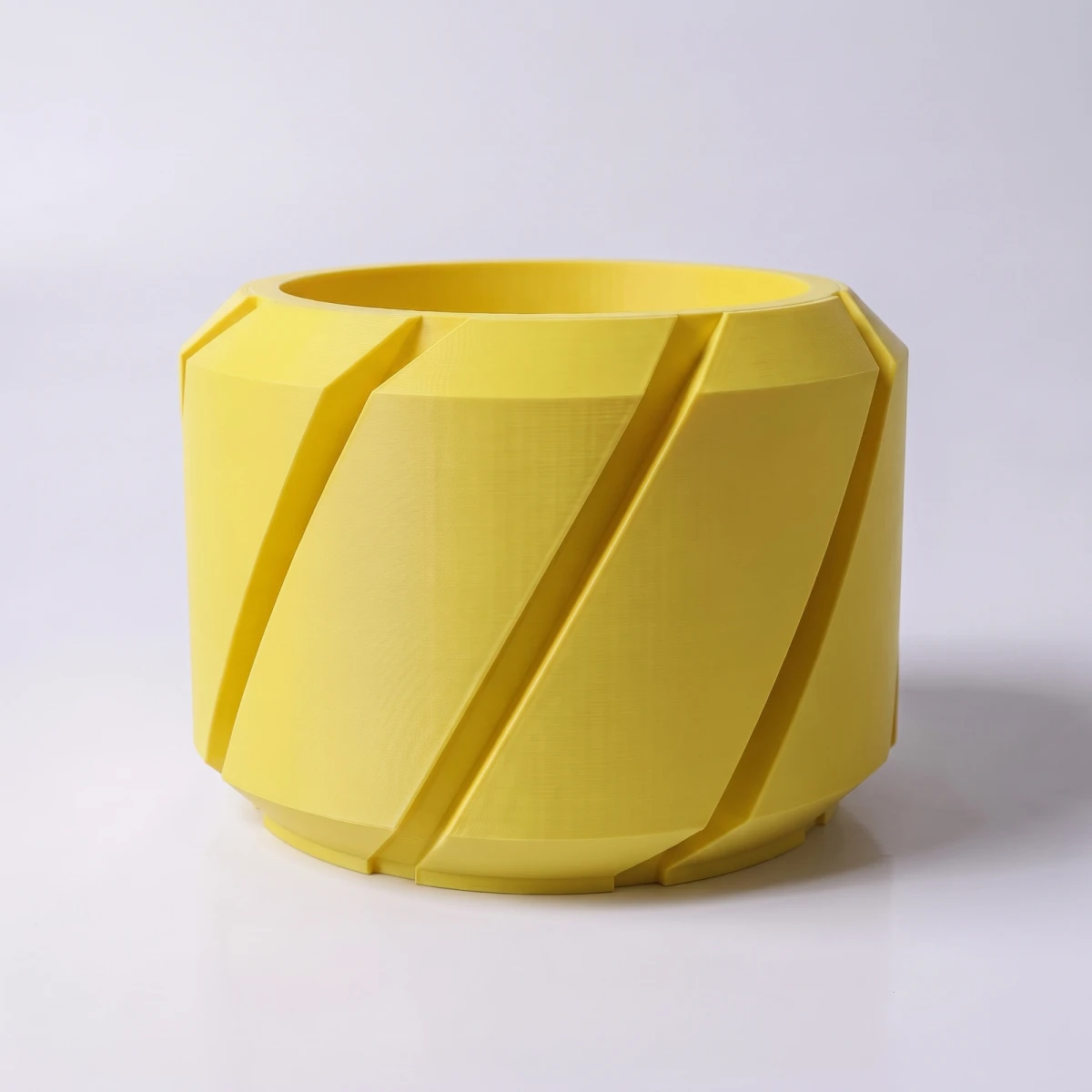 Doniczka Zamara 3D, kolor żółty, zdjęcie studyjne